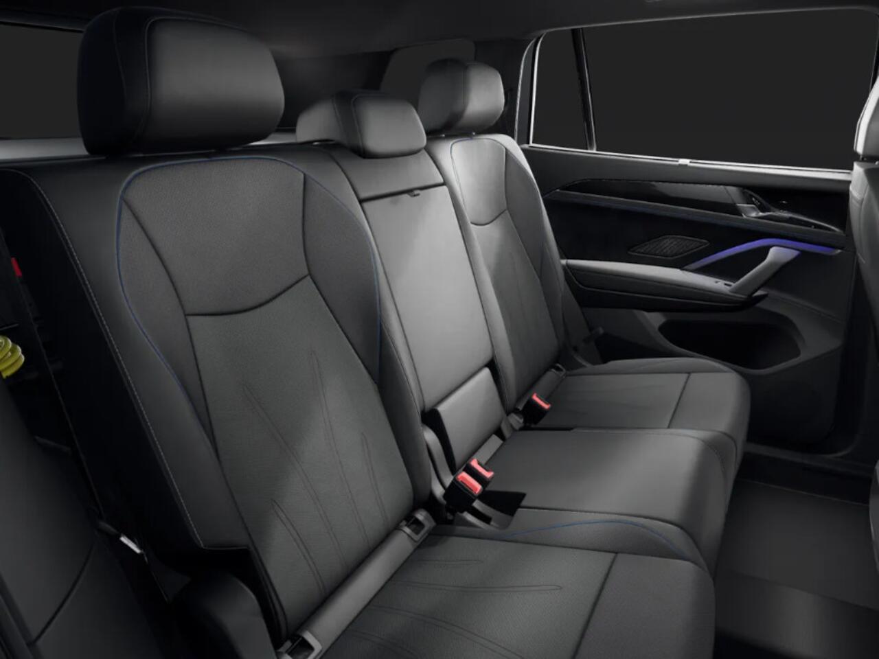 Volkswagen Tayron R-Line Edition 1.5 eHybrid 272 PK 6 versn. DSG · Black Style Pakket · Comfort Pakket Plus · Interieur Style Pakket · High-end geluidsysteem 'Harman Kardon' · trekhaak inklapbaar, met elektrische ontgrendeling, incl. aanhangermanoeuvreerhulp Trailer Assist