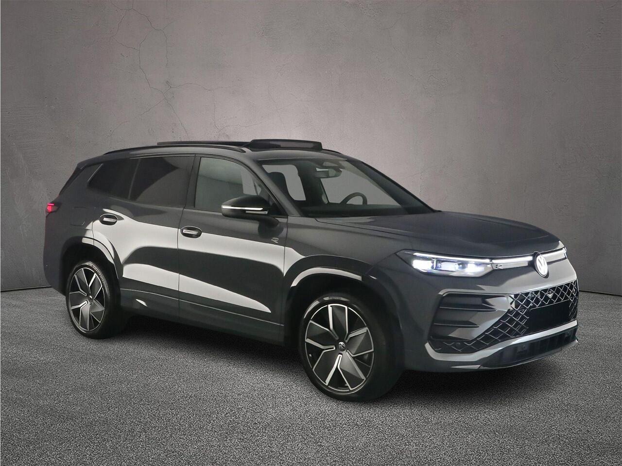 Volkswagen Tayron R-Line Edition 1.5 TSI eHybrid 272pk DSG Automaat Trekhaak, Panoramadak, Black style, Adaptive cruise control, 360 camera, Navigatie, Elektrische achterklep