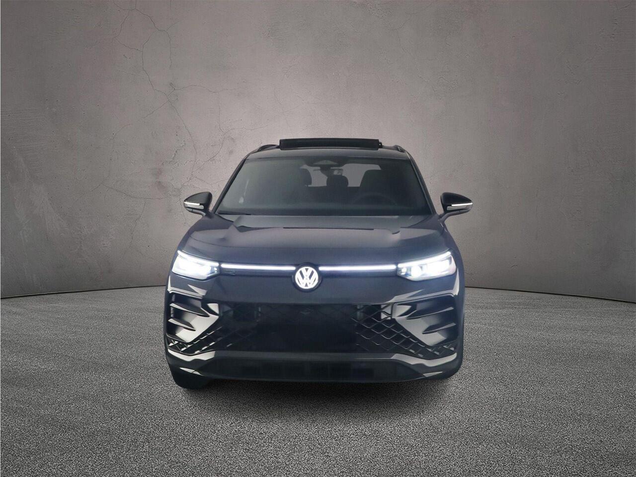 Volkswagen Tayron R-Line Edition 1.5 TSI eHybrid 272pk DSG Automaat Trekhaak, Panoramadak, Black style, Adaptive cruise control, 360 camera, Navigatie, Elektrische achterklep