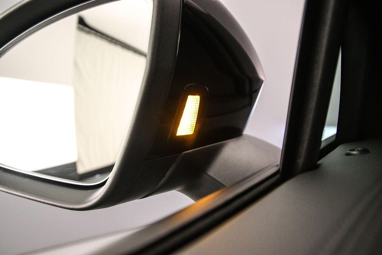 Volkswagen Tayron R-Line Edition 1.5 TSI eHybrid 272pk DSG Automaat Trekhaak, Panoramadak, Black style, Adaptive cruise control, 360 camera, Navigatie, Elektrische achterklep