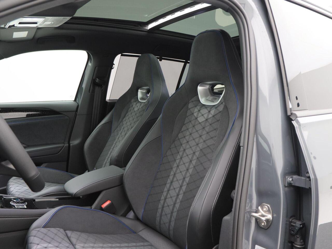 Volkswagen Tayron 1.5 eHybrid 272 Pk R-Line Edition | Panoramadak | Trekhaak | 20 Inch | Camera | Stuur- en Stoelverwarming | Full LED