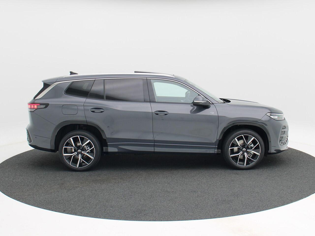 Volkswagen Tayron 1.5 eHybrid 272 Pk R-Line Edition | Panoramadak | Trekhaak | 20 Inch | Camera | Stuur- en Stoelverwarming | Full LED