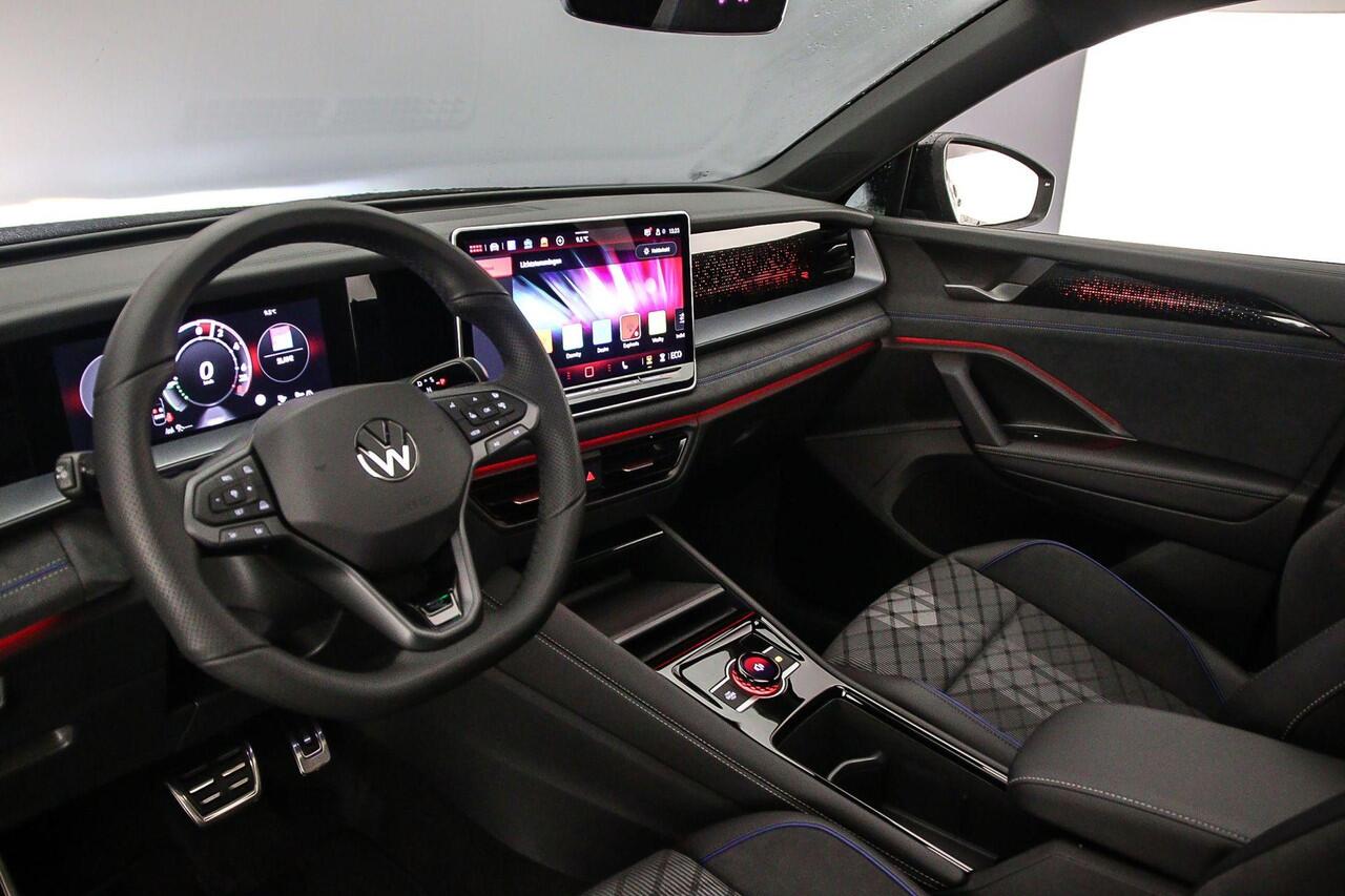 Volkswagen Tayron R-Line Edition 1.5 TSI eHybrid 272pk DSG Automaat Trekhaak, Adaptive cruise control, Panoramadak, Black style, Navigatie, Elektrische achterklep