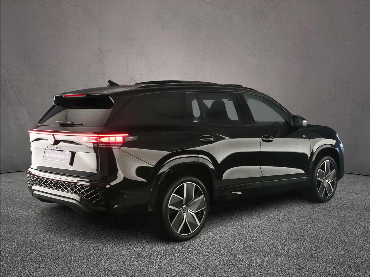 Volkswagen Tayron R-Line Edition 1.5 TSI eHybrid 272pk DSG Automaat Trekhaak, Adaptive cruise control, Panoramadak, Black style, Navigatie, Elektrische achterklep