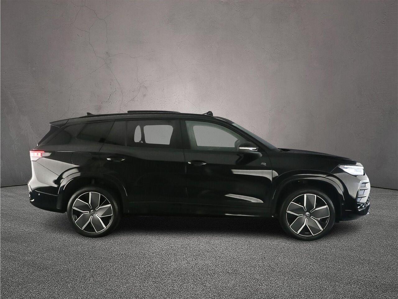 Volkswagen Tayron R-Line Edition 1.5 TSI eHybrid 272pk DSG Automaat Trekhaak, Adaptive cruise control, Panoramadak, Black style, Navigatie, Elektrische achterklep