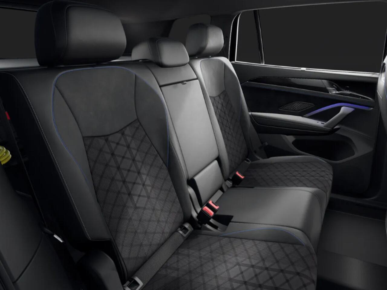 Volkswagen Tayron R-Line Edition 1.5 eHybrid 204 PK 6 versn. DSG · Black Style Pakket · Panoramaschuif-kanteldak · Trekhaak inklapbaar, met elektrische ontgrendeling, incl. aanhangermanoeuvreerhulp Trailer Assist ·