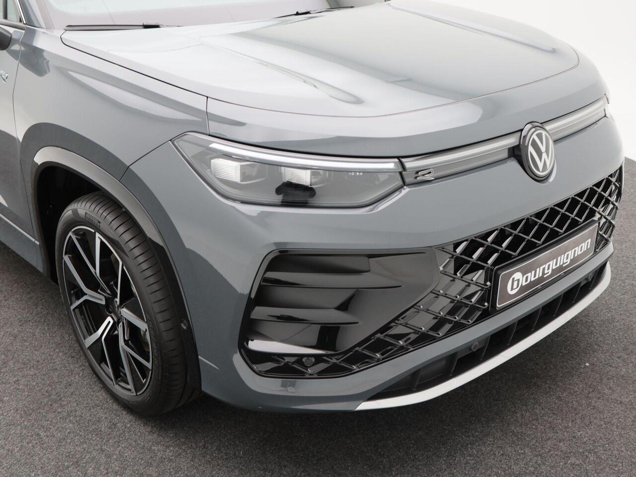 Volkswagen Tayron 1.5 eHybrid 272 Pk Automaat R-Line Edition | Panoramadak | Trekhaak | 20 Inch | Camera | Stuur- en Stoelverwarming | Full LED