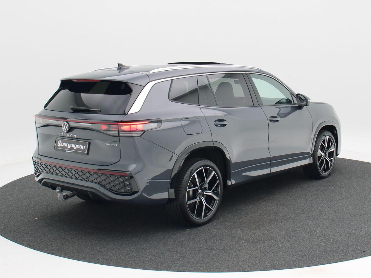 Volkswagen Tayron 1.5 eHybrid 272 Pk Automaat R-Line Edition | Panoramadak | Trekhaak | 20 Inch | Camera | Stuur- en Stoelverwarming | Full LED