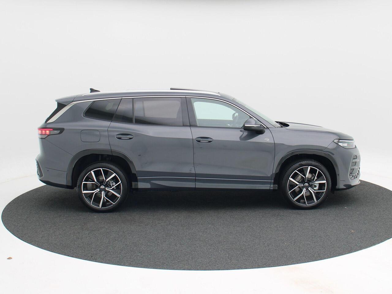 Volkswagen Tayron 1.5 eHybrid 272 Pk Automaat R-Line Edition | Panoramadak | Trekhaak | 20 Inch | Camera | Stuur- en Stoelverwarming | Full LED