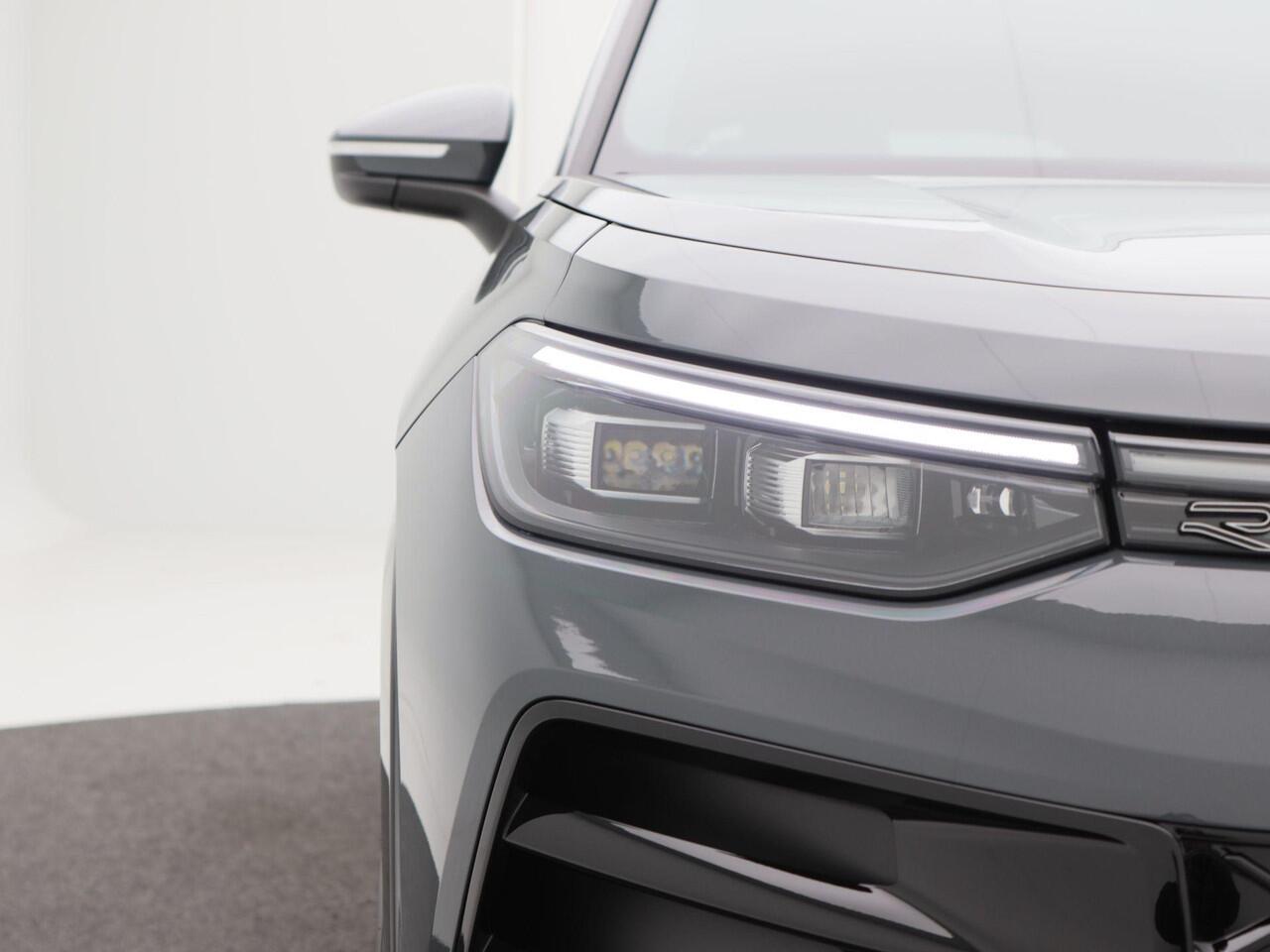 Volkswagen Tayron 1.5 eHybrid 272 Pk Automaat R-Line Edition | Panoramadak | Trekhaak | 20 Inch | Camera | Stuur- en Stoelverwarming | Full LED