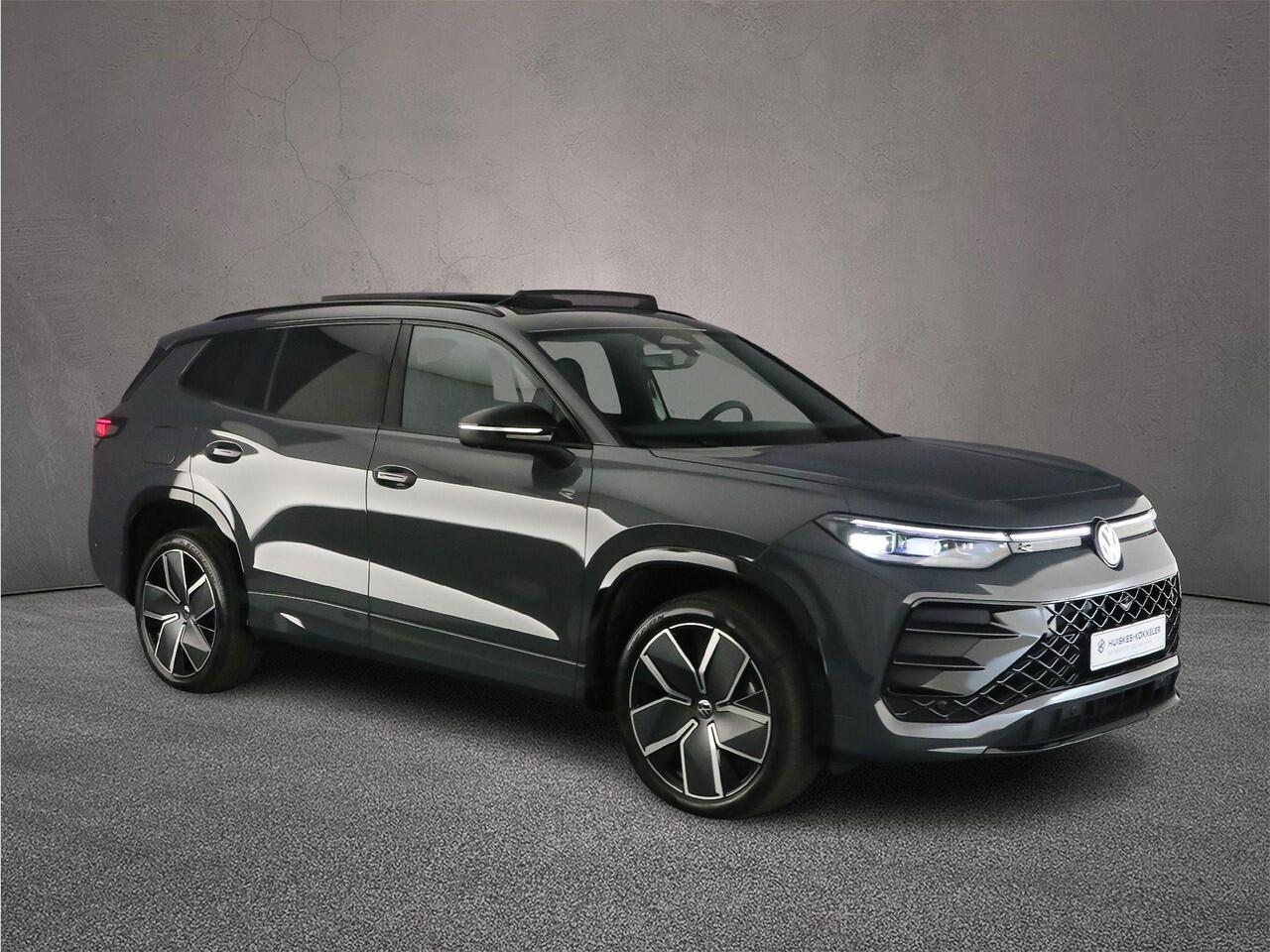 Volkswagen Tayron R-Line Edition 1.5 TSI eHybrid 272pk DSG Automaat Trekhaak, Black style, Panoramadak, Adaptive cruise control, Elektrische achterklep, 360 camera, Achteruitrijcamera