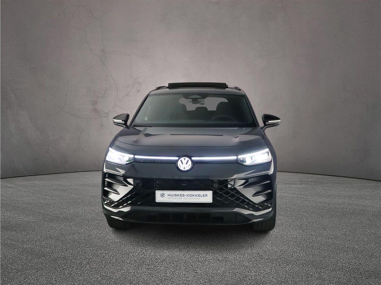 Volkswagen Tayron R-Line Edition 1.5 TSI eHybrid 272pk DSG Automaat Trekhaak, Black style, Panoramadak, Adaptive cruise control, Elektrische achterklep, 360 camera, Achteruitrijcamera