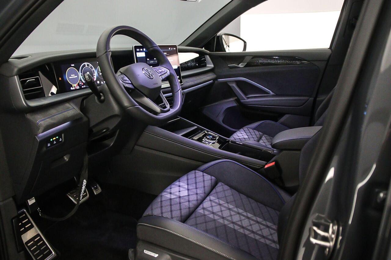Volkswagen Tayron R-Line Edition 1.5 TSI eHybrid 272pk DSG Automaat Trekhaak, Black style, Panoramadak, Adaptive cruise control, Elektrische achterklep, 360 camera, Achteruitrijcamera