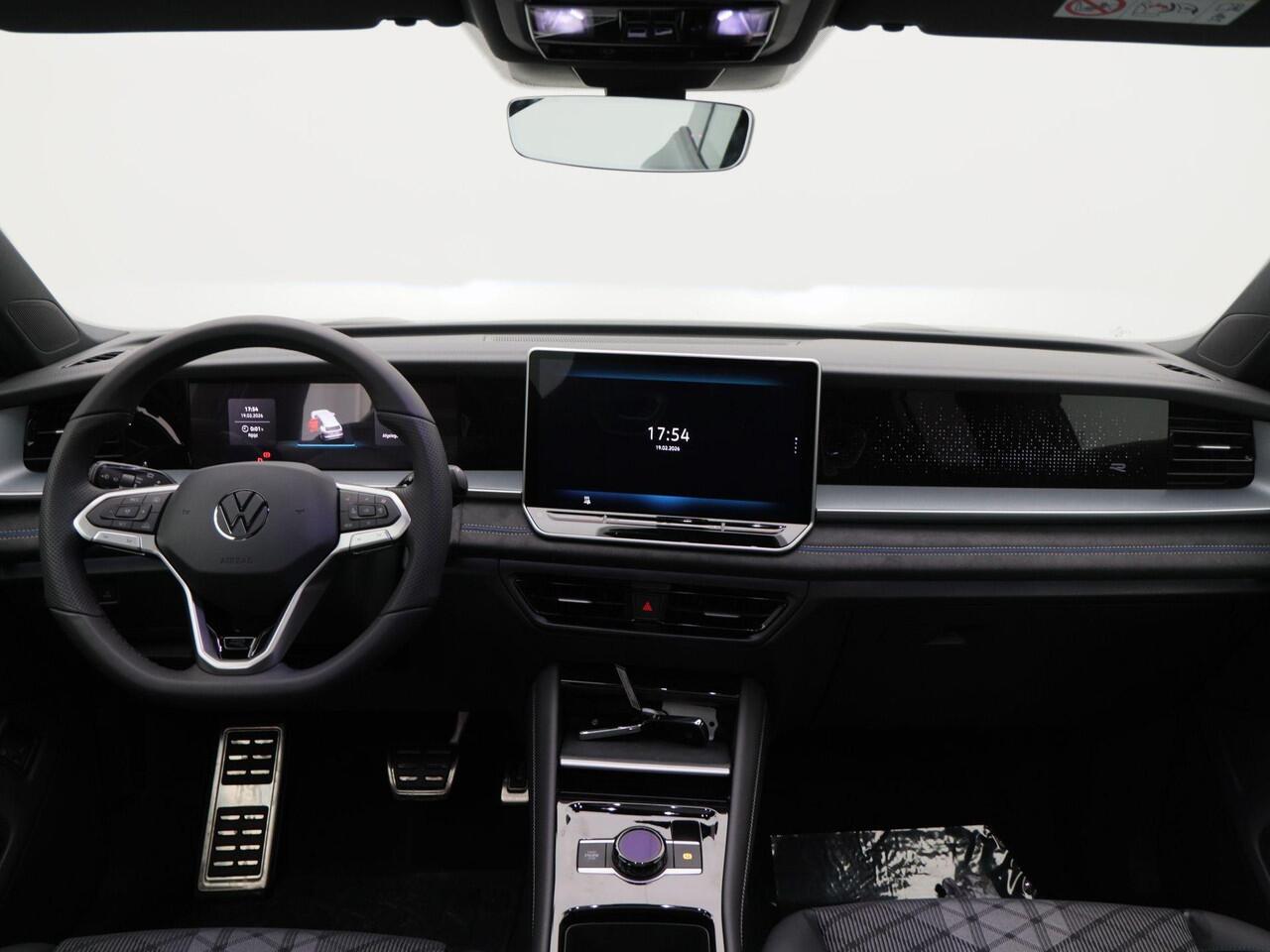 Volkswagen Tayron 1.5 eHybrid 272 Pk Automaat R-Line Edition | Panoramadak | Trekhaak | 20 Inch | Camera | Stuur- en Stoelverwarming | Full LED