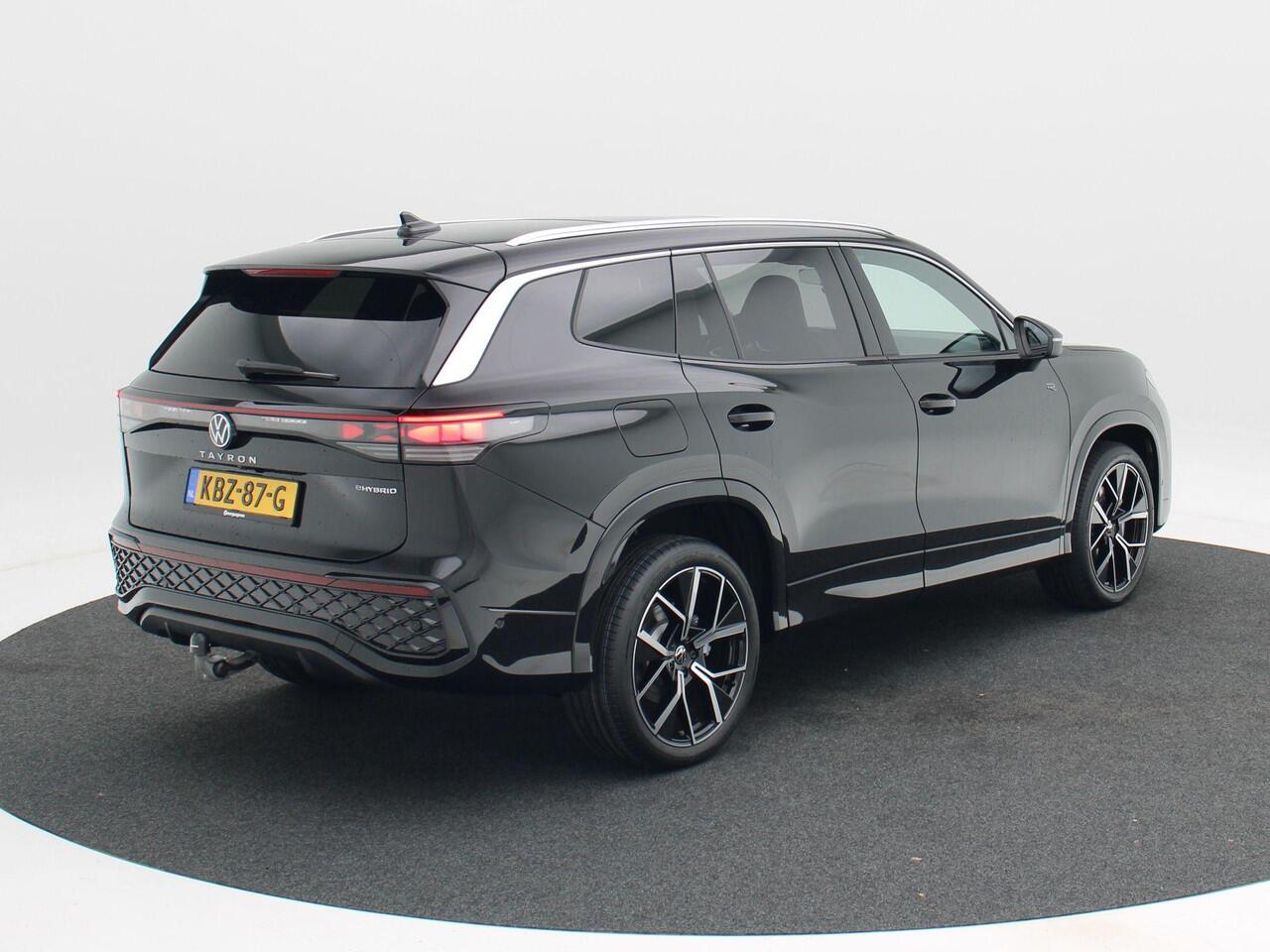 Volkswagen Tayron 1.5 eHybrid 272 Pk Automaat R-Line Edition | Panoramadak | Trekhaak | 20 Inch | Camera | Stuur- en Stoelverwarming | Full LED