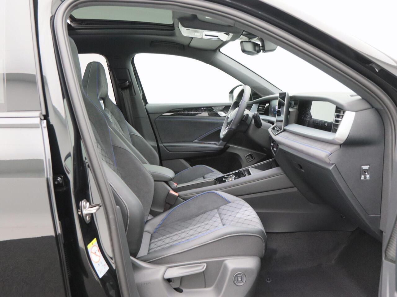 Volkswagen Tayron 1.5 eHybrid 272 Pk Automaat R-Line Edition | Panoramadak | Trekhaak | 20 Inch | Camera | Stuur- en Stoelverwarming | Full LED