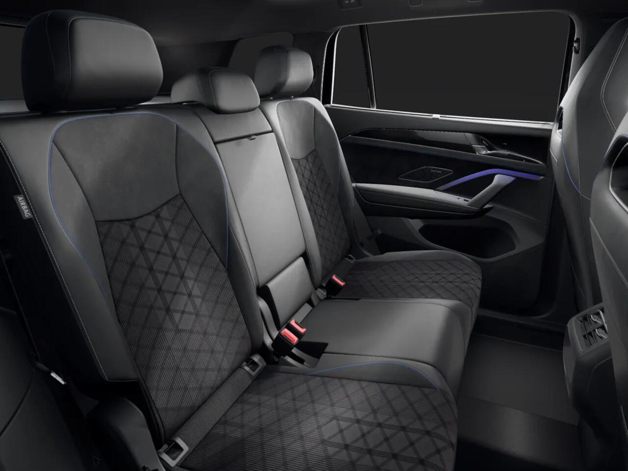 Volkswagen Tayron R-Line Edition 1.5 eHybrid 204 PK | Panoramadak | Trekhaak | Stoel & Stuurverwarming |