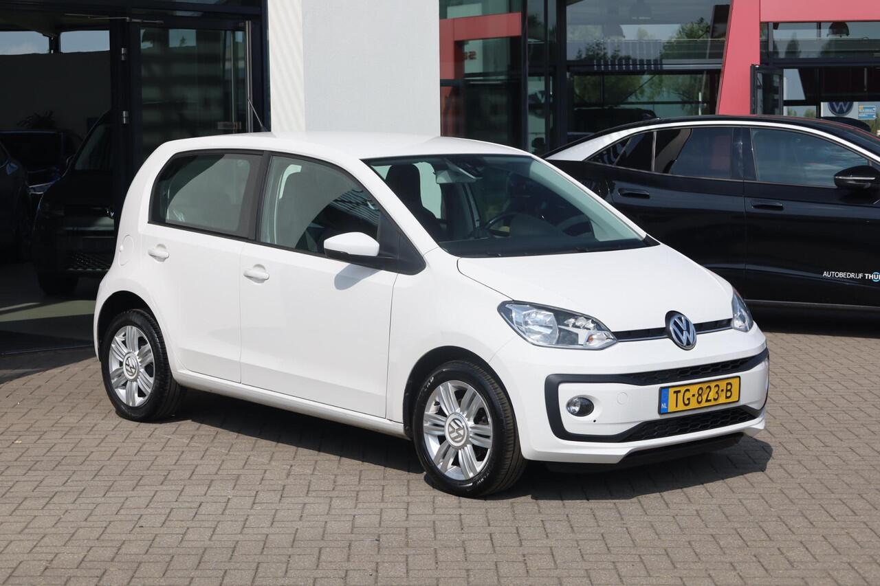 Volkswagen UP! 1.0 BMT high up! 60PK / 44kW, Achteruitrijcamera, 15" LMV, cruise control, parkeersensoren achter, bluetooth audio, multifunctioneel lederen stuurwiel, airco, NL auto 1e eigenaar dealeronderhouden