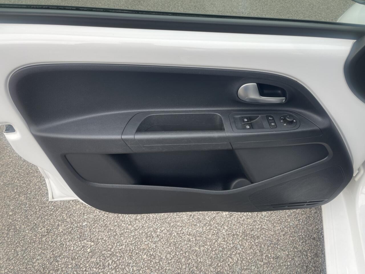 Volkswagen UP! 1.0 BMT move up!, 5x deuren, dealer onderhoud, NAP Logisch