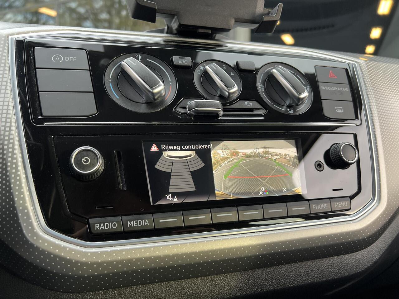 Volkswagen UP! 1.0 BMT high up! | Camera | Cruise Control | Airco |