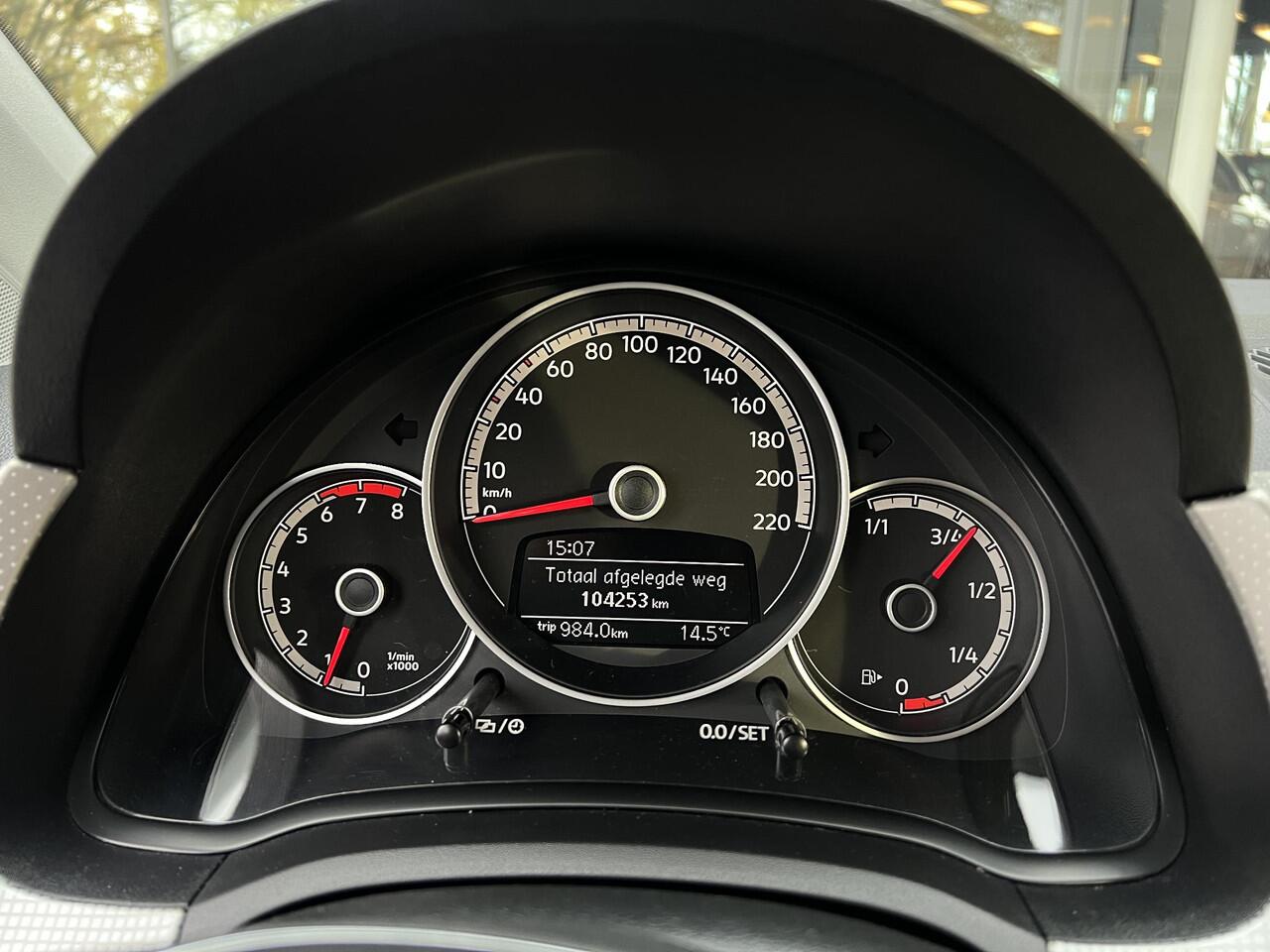 Volkswagen UP! 1.0 BMT high up! | Camera | Cruise Control | Airco |