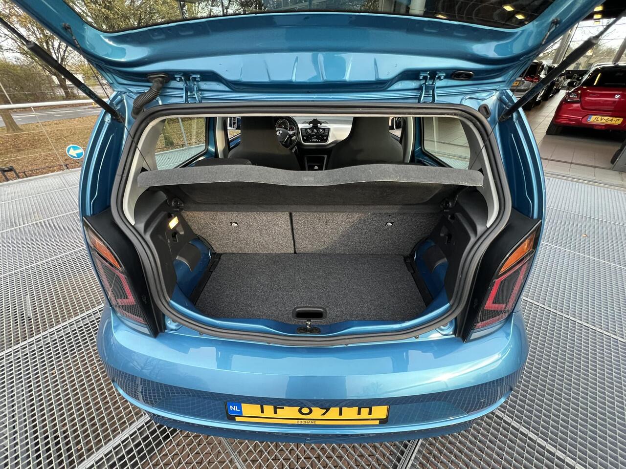 Volkswagen UP! 1.0 BMT high up! | Camera | Cruise Control | Airco |