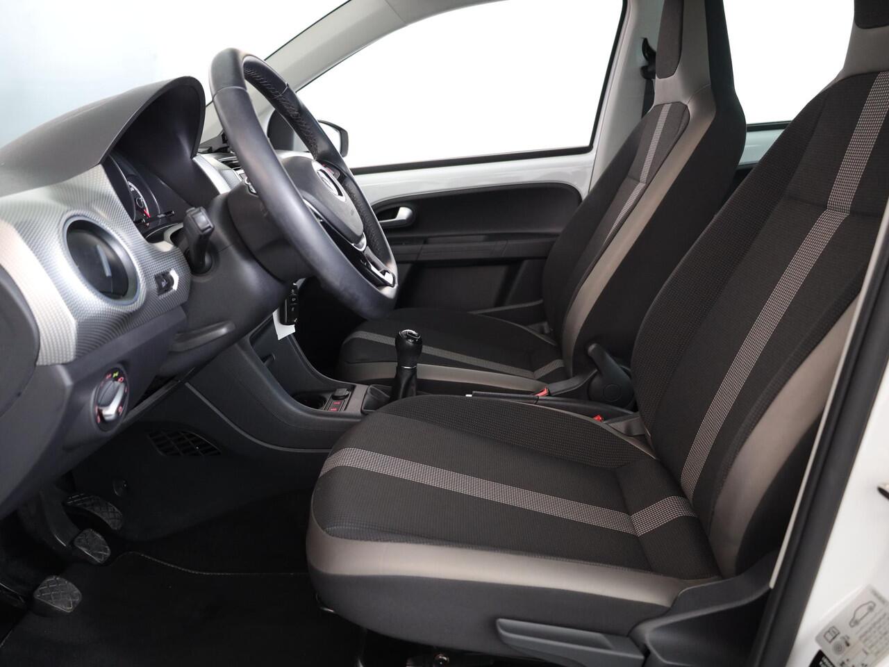 Volkswagen UP! 1.0 BMT high up! 60 pk | Navigatie via App | Airco | Cruise control | Parkeersensoren achter |