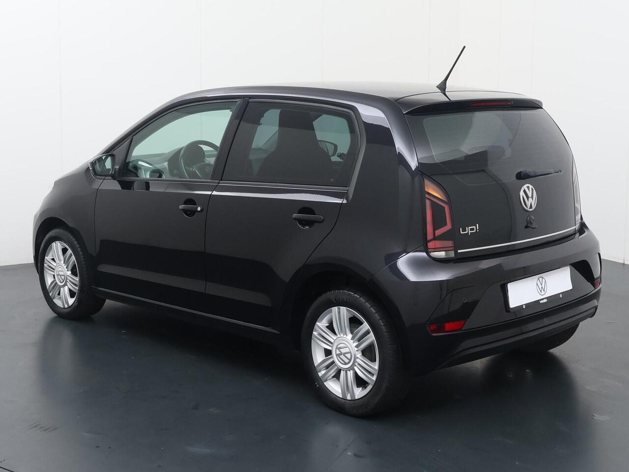 Volkswagen UP! 1.0 BMT high up! | 60 PK | Cruise control | Voorstoelen verwarmd | Climate control |