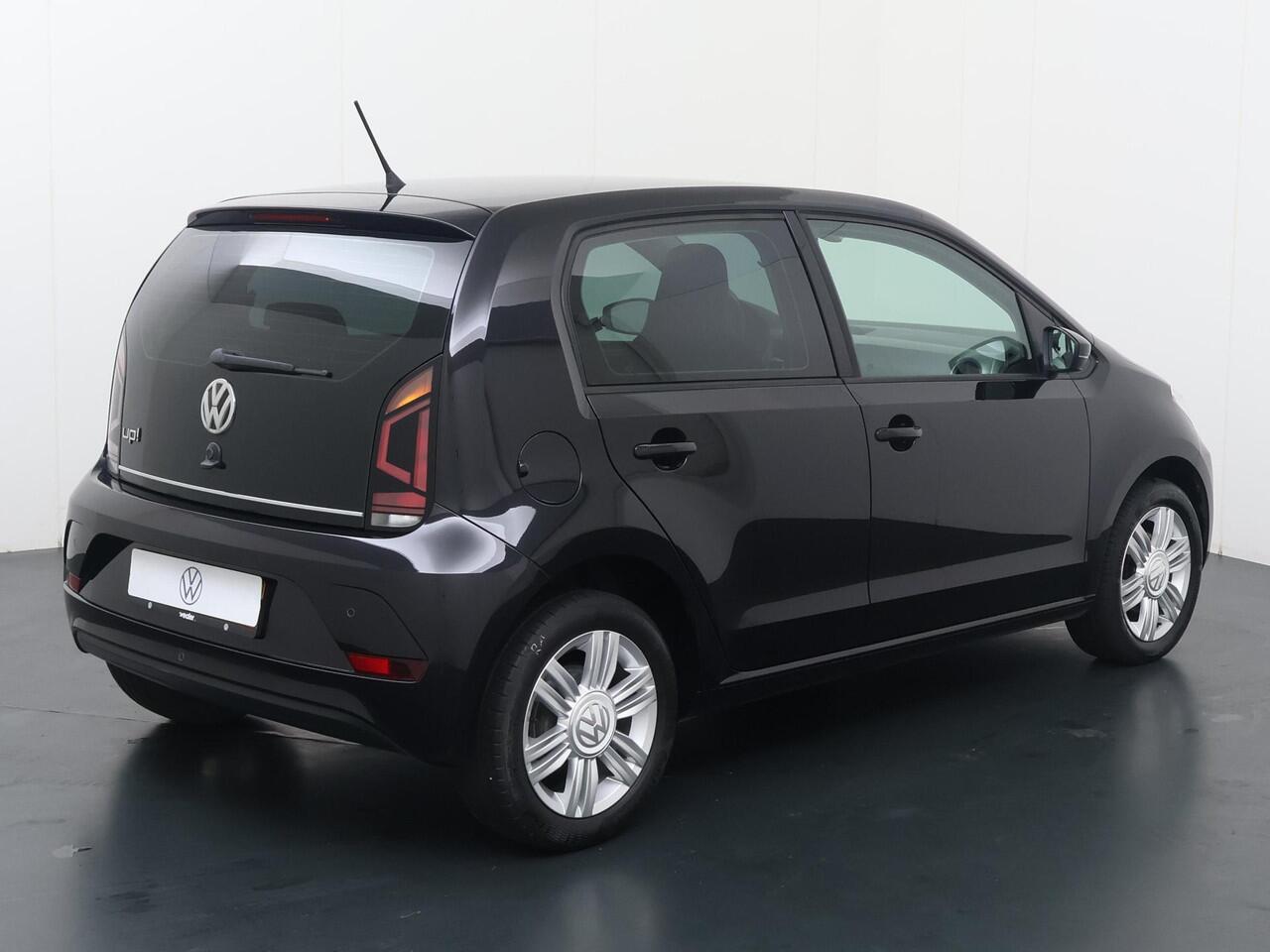 Volkswagen UP! 1.0 BMT high up! | 60 PK | Cruise control | Voorstoelen verwarmd | Climate control |