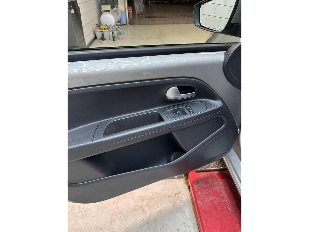 Volkswagen UP! 1.0 BMT move up! DEALER-ONDERHOUD/AIRCO/CRUISE