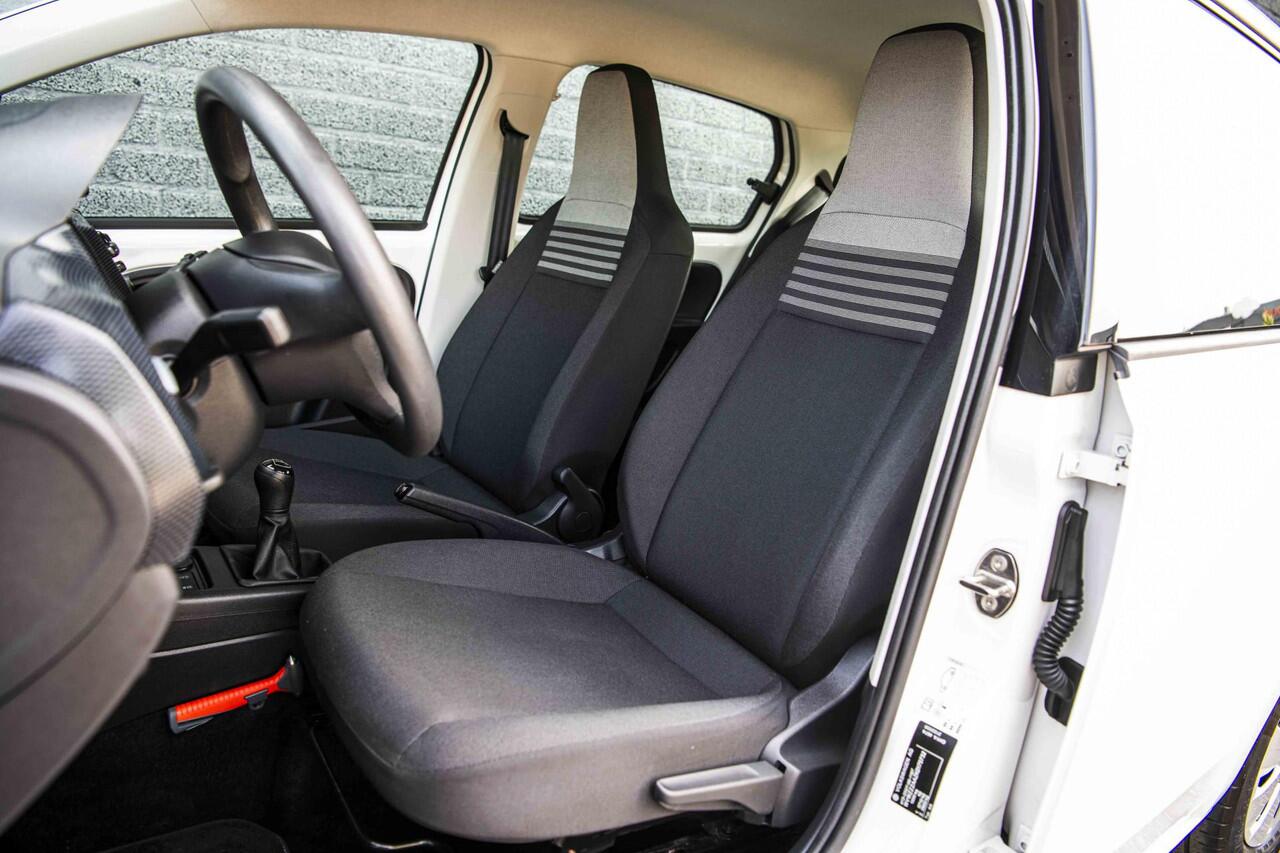 Volkswagen UP! 1.0 BMT move up! | Stoelverwarming | Airco | Maps & More