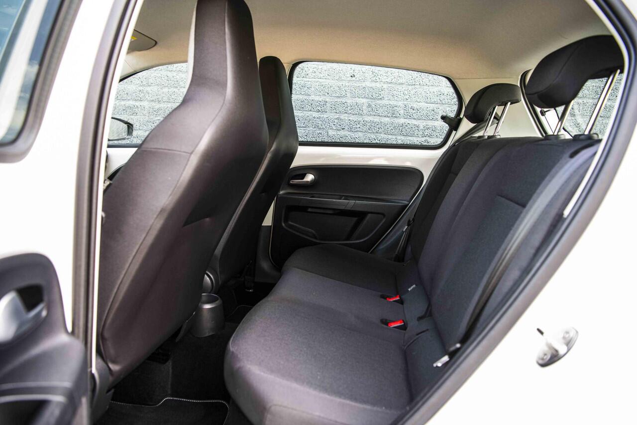 Volkswagen UP! 1.0 BMT move up! | Stoelverwarming | Airco | Maps & More