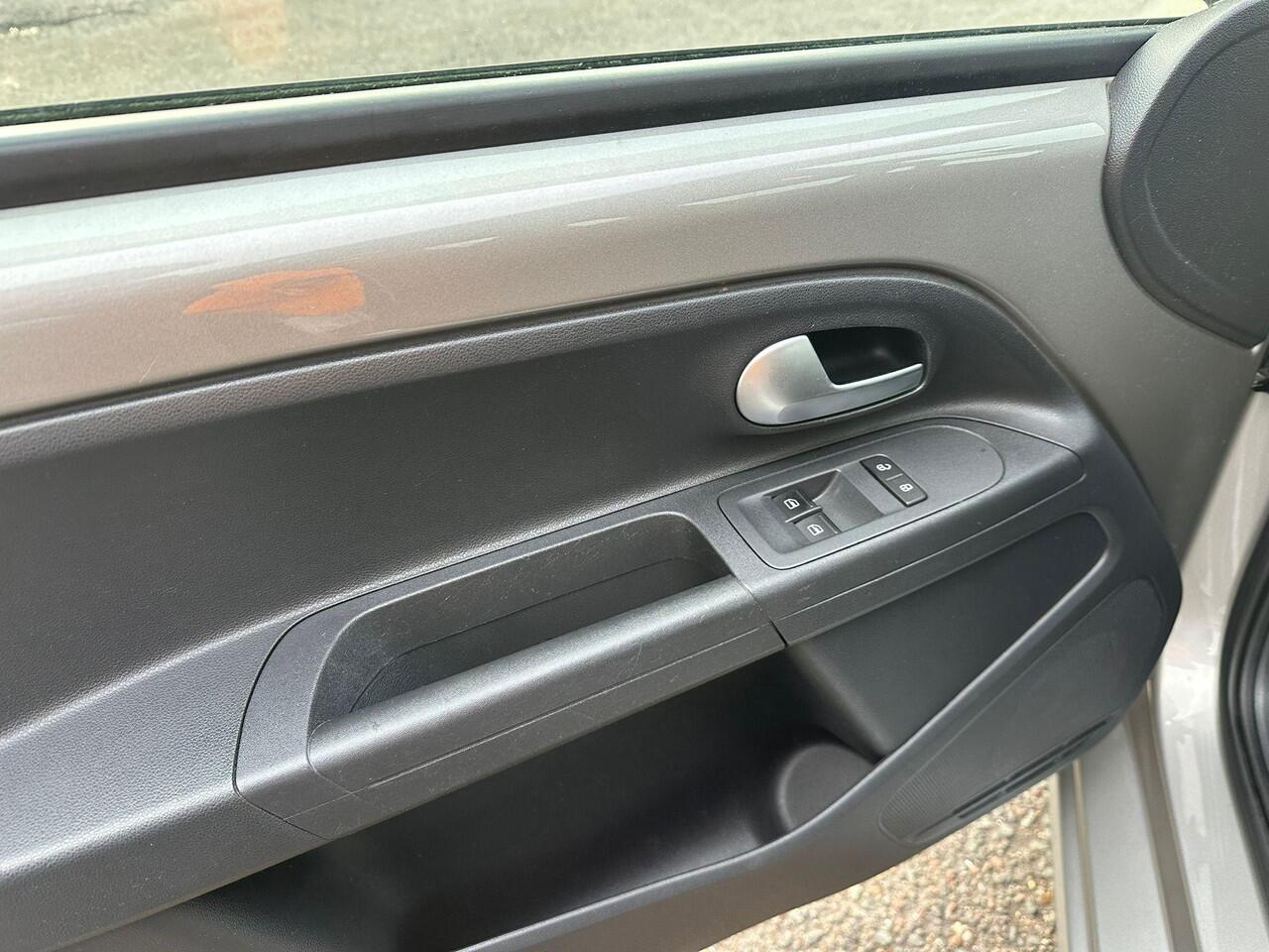 Volkswagen UP! 1.0 BMT move up! DEALER-ONDERHOUD/AIRCO/CRUISE