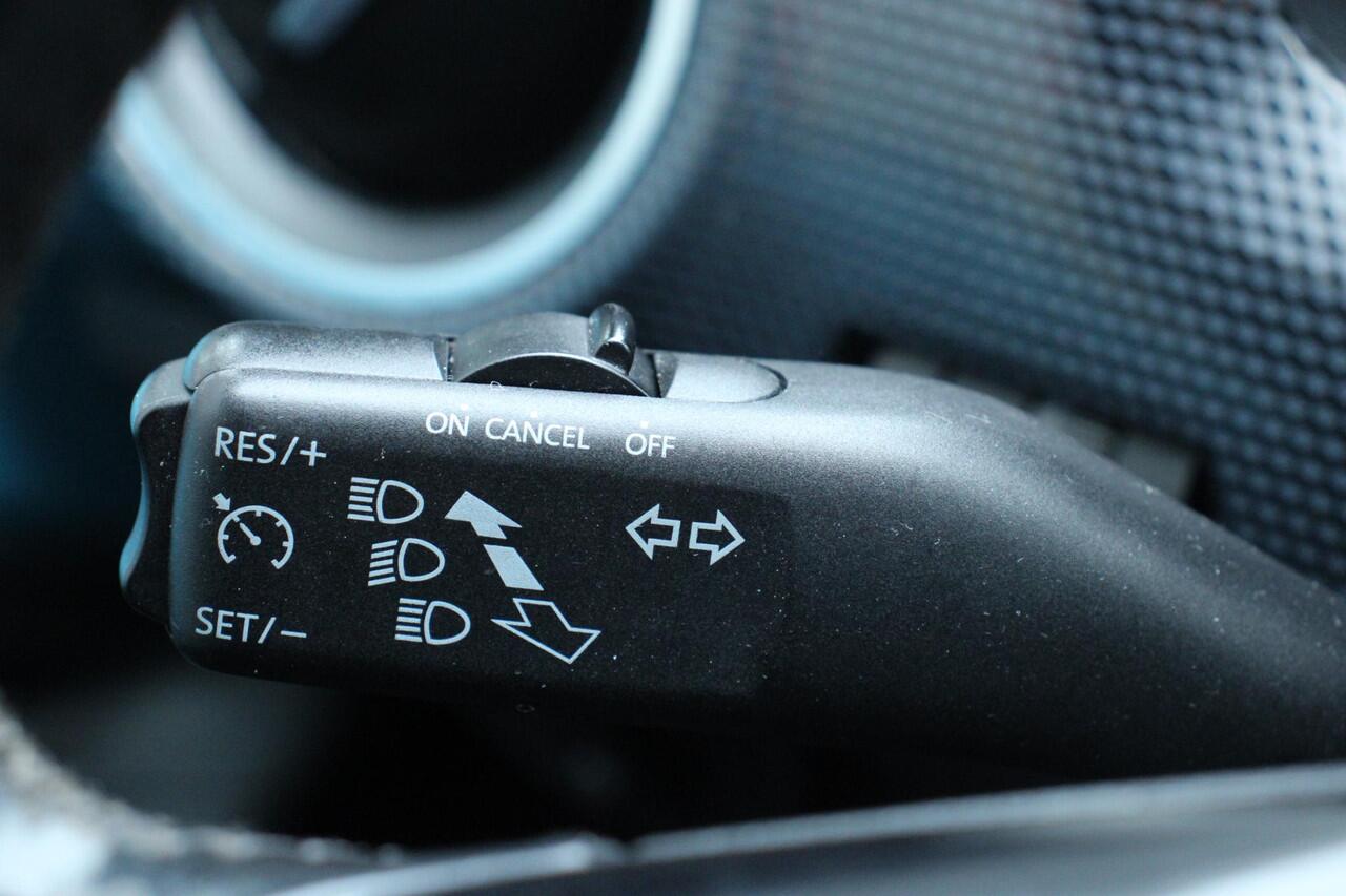 Volkswagen UP! 1.0 R-LINE, CRUISE, PDC, 5DRS, 53DKM