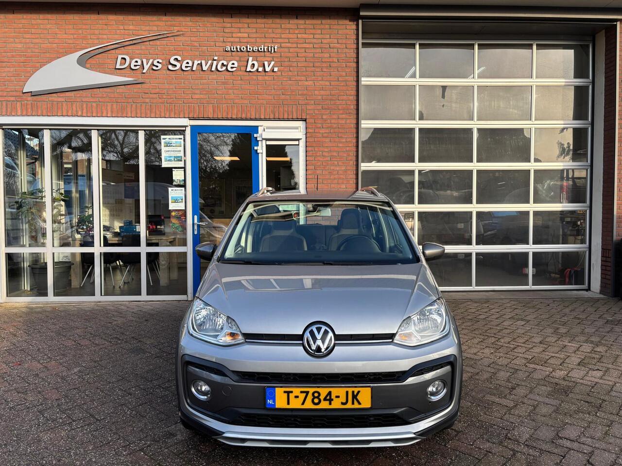 Volkswagen UP! 1.0 TSI BMT Cross | Cruise Control | Climate Control | Stoelverwarming | Bluetooth Radio | Parkeersensor | Etc.