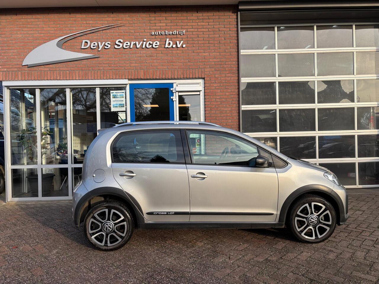 Volkswagen UP! 1.0 TSI BMT Cross | Cruise Control | Climate Control | Stoelverwarming | Bluetooth Radio | Parkeersensor | Etc.