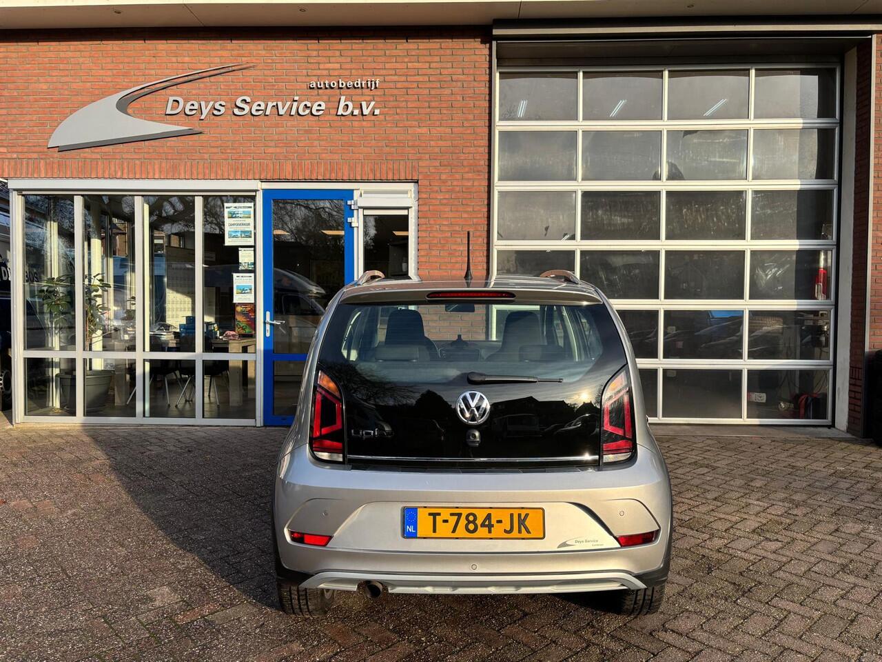 Volkswagen UP! 1.0 TSI BMT Cross | Cruise Control | Climate Control | Stoelverwarming | Bluetooth Radio | Parkeersensor | Etc.
