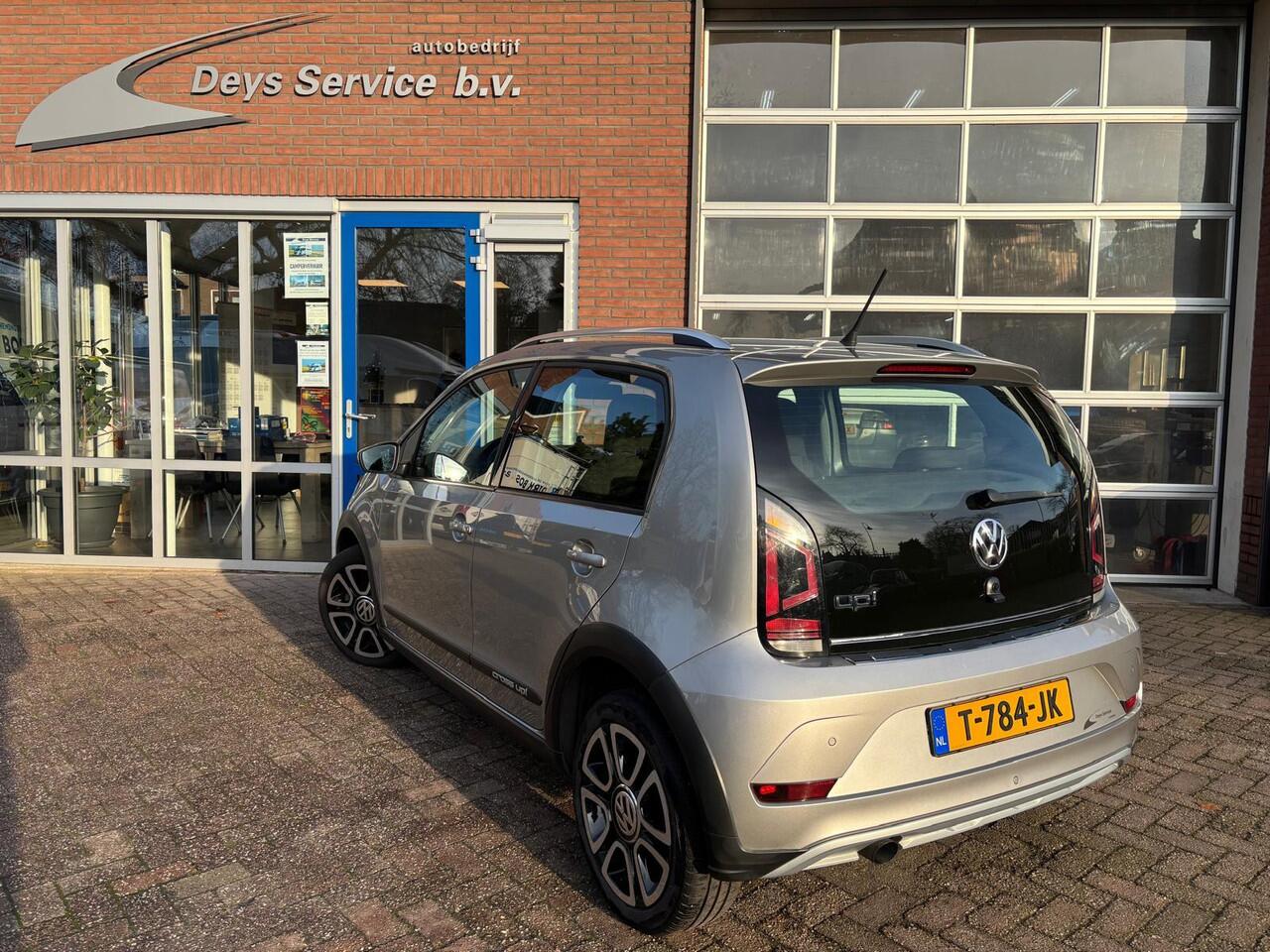 Volkswagen UP! 1.0 TSI BMT Cross | Cruise Control | Climate Control | Stoelverwarming | Bluetooth Radio | Parkeersensor | Etc.
