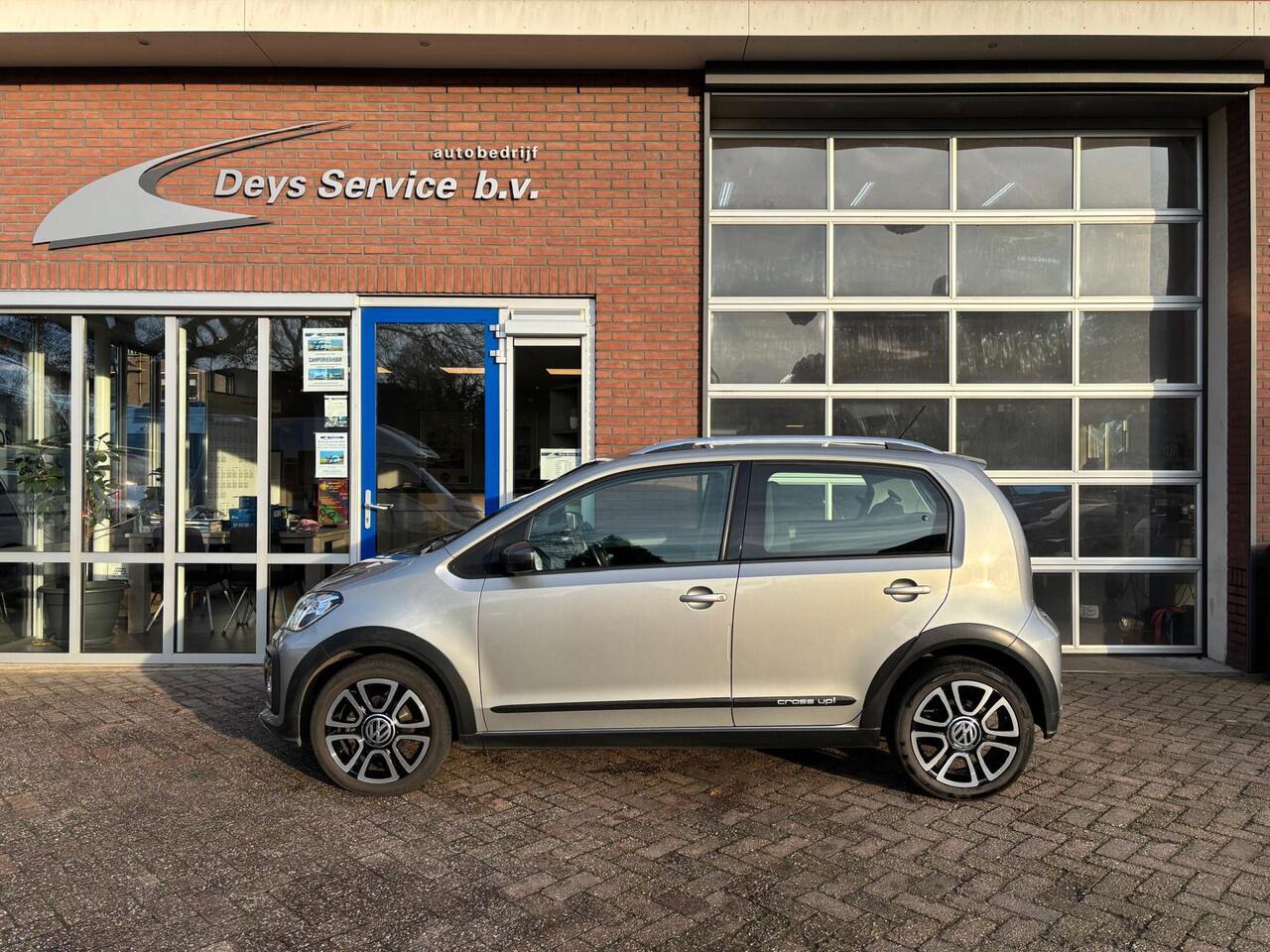 Volkswagen UP! 1.0 TSI BMT Cross | Cruise Control | Climate Control | Stoelverwarming | Bluetooth Radio | Parkeersensor | Etc.