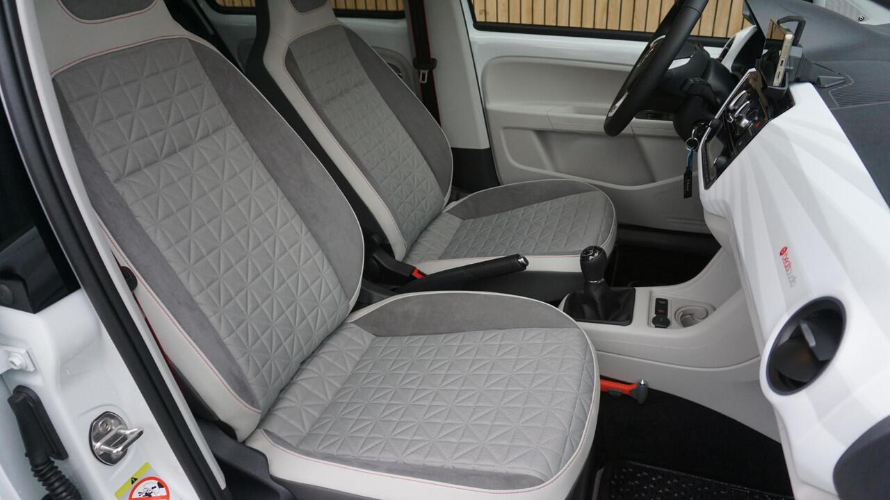 Volkswagen UP! 1.0 60pk up! 5Drs Beats Pano.Dak 16inch LM A-Camera *Nieuwstaat Up!* Alcantara Cruise Control 1e Eigenaar 12253km!