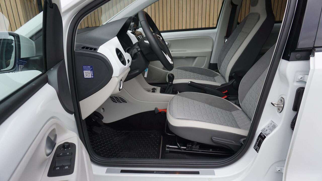 Volkswagen UP! 1.0 60pk up! 5Drs Beats Pano.Dak 16inch LM A-Camera *Nieuwstaat Up!* Alcantara Cruise Control 1e Eigenaar 12253km!