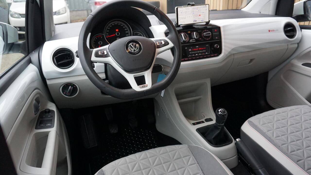 Volkswagen UP! 1.0 60pk up! 5Drs Beats Pano.Dak 16inch LM A-Camera *Nieuwstaat Up!* Alcantara Cruise Control 1e Eigenaar 12253km!