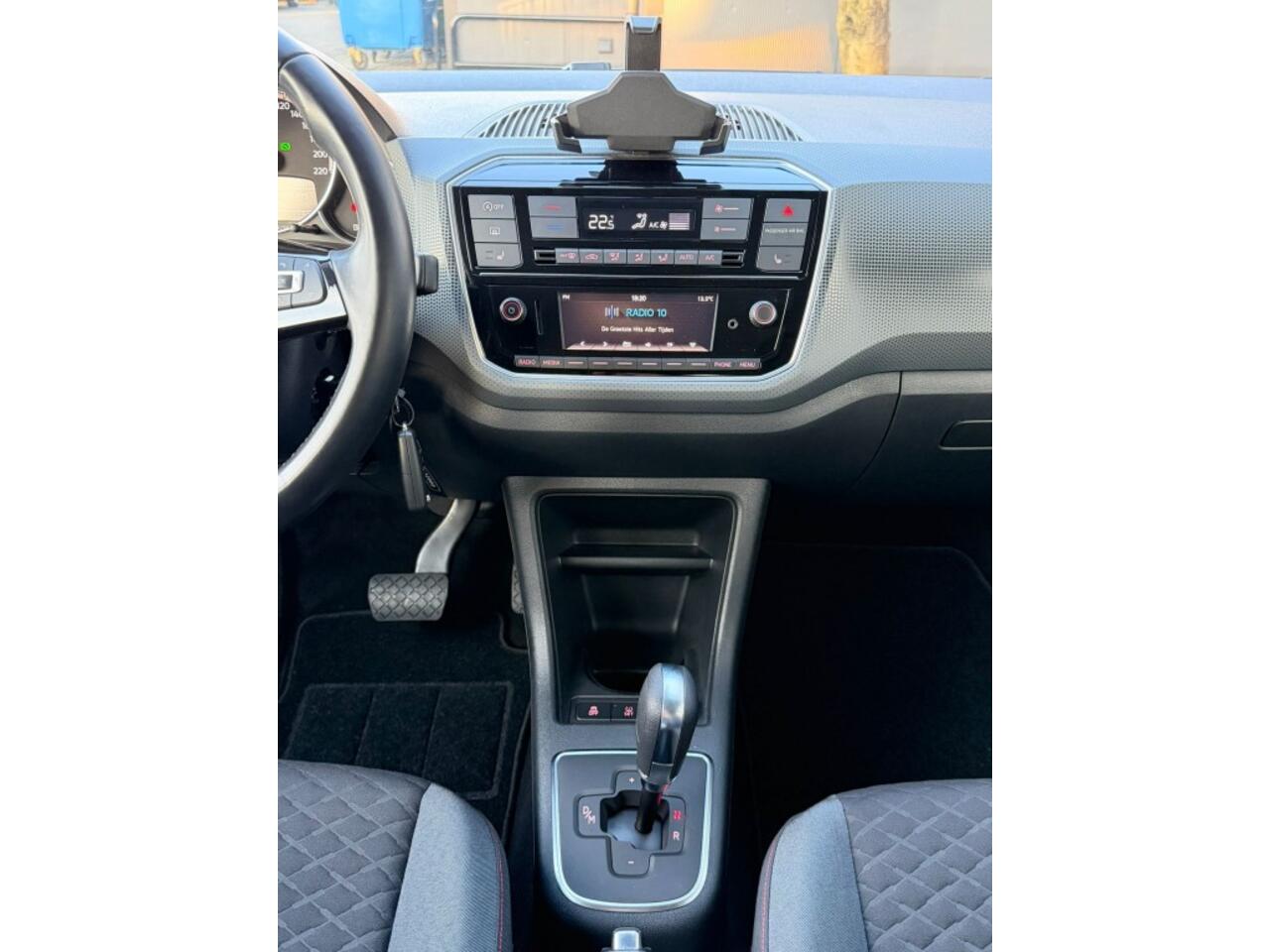 Volkswagen UP! 1.0 BMT high up! Join AUT / LM velgen / Cruise control / Stoelverw. / Pdc