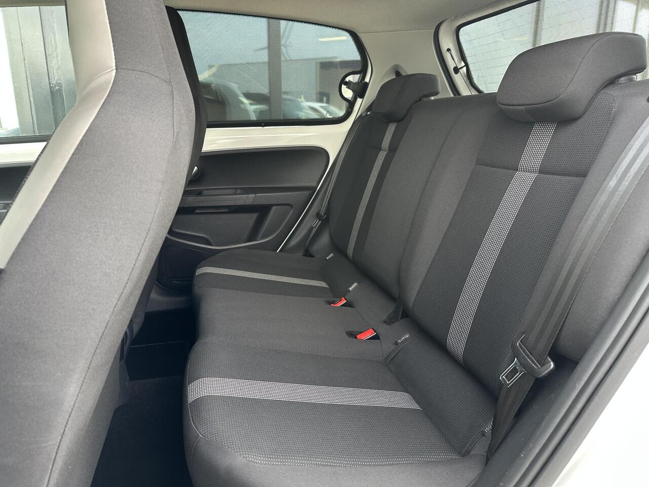 Volkswagen UP! 1.0 BMT high up! NL AUTO | Zeer Nette Staat | 2e Eigenaar | Luxe Stoelen | Stoelverwarming | Cruise Control | Climate Control | 5 Deurs | Lichtmetalen Velgen | Armsteun | APK tot 25-03-2027 | DAB |