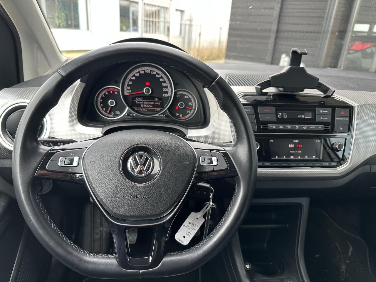 Volkswagen UP! 1.0 BMT high up! NL AUTO | Zeer Nette Staat | 2e Eigenaar | Luxe Stoelen | Stoelverwarming | Cruise Control | Climate Control | 5 Deurs | Lichtmetalen Velgen | Armsteun | APK tot 25-03-2027 | DAB |