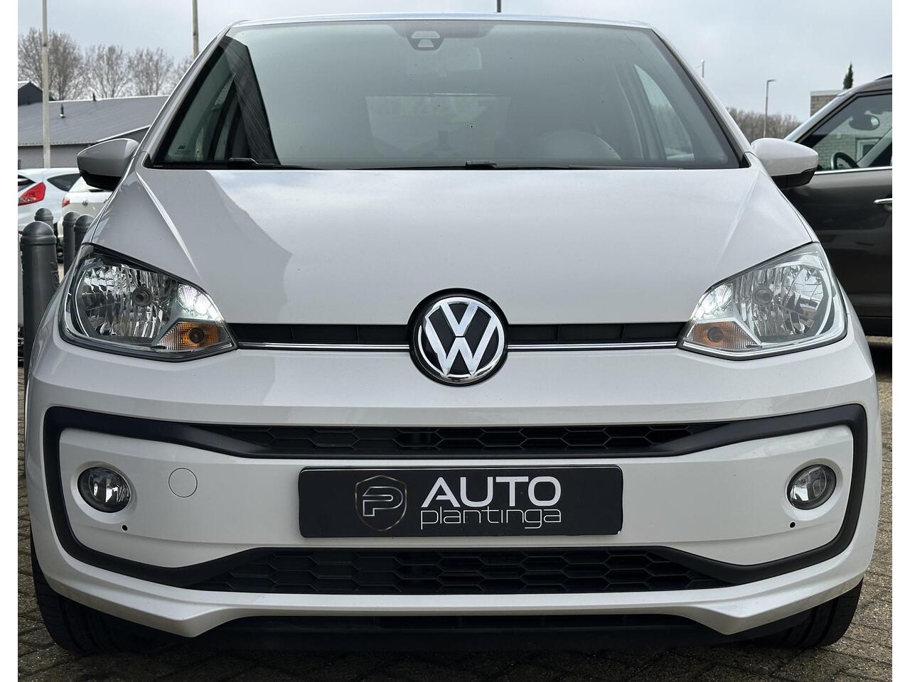 Volkswagen UP! 1.0 BMT high up! NL AUTO | Zeer Nette Staat | 2e Eigenaar | Luxe Stoelen | Stoelverwarming | Cruise Control | Climate Control | 5 Deurs | Lichtmetalen Velgen | Armsteun | APK tot 25-03-2027 | DAB |