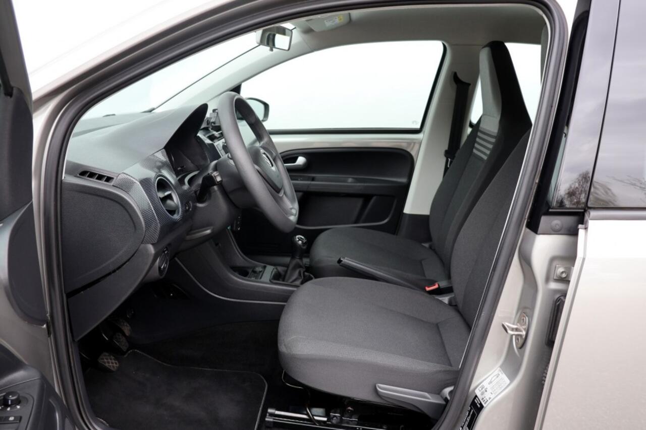 Volkswagen UP! 1.0 BMT Move Up! - 60 pk **PDC / DAB / Cruise control