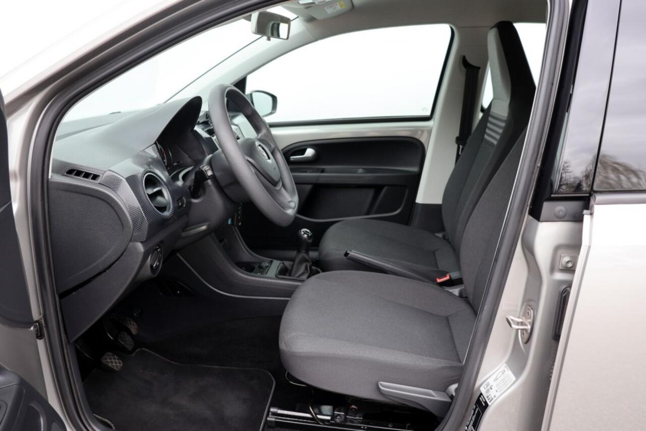 Volkswagen UP! 1.0 BMT Move Up! - 60 pk **PDC / DAB / Cruise control