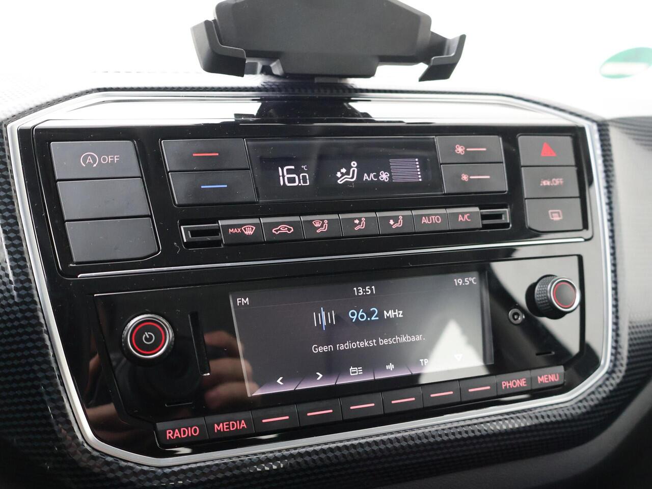 Volkswagen UP! 1.0 BMT move up! | 60 PK | Achteruitrijcamera | Climate control | DAB+ radio |