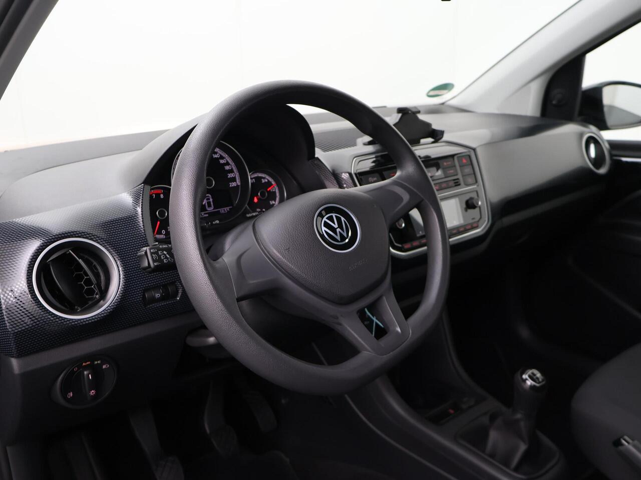 Volkswagen UP! 1.0 BMT move up! | 60 PK | Achteruitrijcamera | Climate control | DAB+ radio |